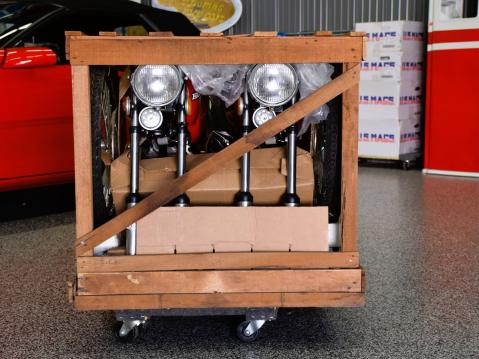 Tehtaan tuplapakkauksessa asentamattomina 2 kpl Honda CB125 S vuosimallia 1978.