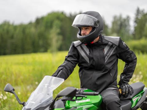 Halvarssons H80 -touringajoasu.