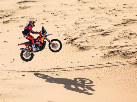 Daniel Sanders, KTM:n tehdastallista. Edelleen kokonaiskisan johdossa. Kuva A.S.O./F.Gooden/DPPI.