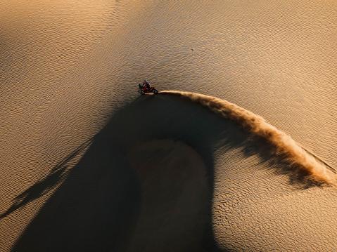 Luciano Benavides, KTM. Mies on kakkosena kokonaiskisassa ja taistelee tiukasti voitosta. Eroa Brabeciin vajaa minuutti. Kuva A.S.O./F.Gooden/DPPI