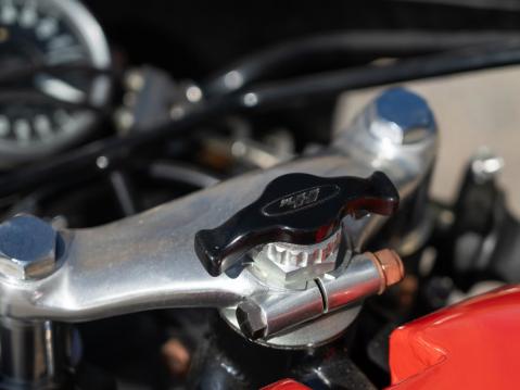 Hondan vuoden 1967 Grand Prix -malli RC174:n millintarkka replika.