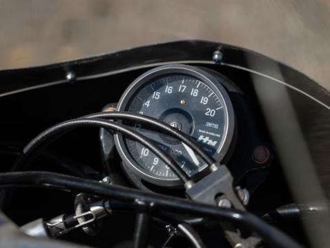 Hondan vuoden 1967 Grand Prix -malli RC174:n millintarkka replika.