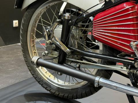 Pyörässä oli rumpujarrut.