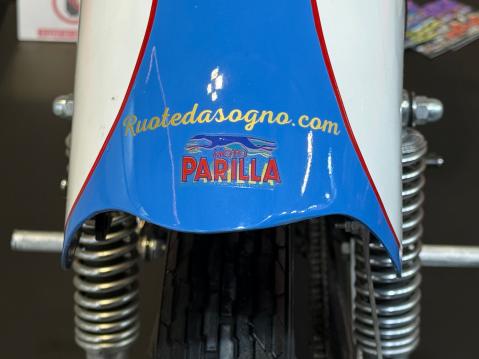 Moto Parillan osastolla olleet historialliset pyörät olivat lainassa Ruote da Sogno, Reggio nell'Emilian kokoelmista.