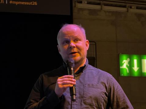 Teknisen kaupan liiton Moottoripyöräjaoksen puheenjohtaja Ari-Pekka Vanhala piti maahantuojien puheenvuoron.