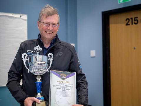 Vuoden moottoripyöräkouluttaja Matti Träskelin.