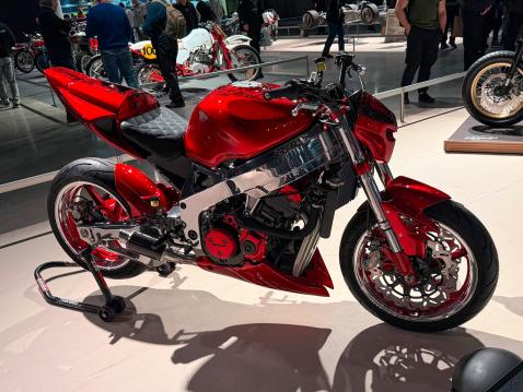 Nro. 203 Honda CBR900RR Fireblade Rakentaja: Miika Aihio