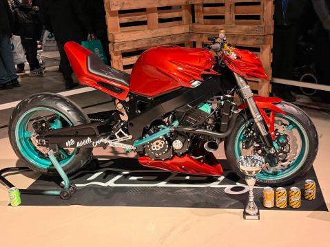 Nro. 204 Honda CBR900RR Fireblade Turbo Rakentaja: Henkka Kurtelius