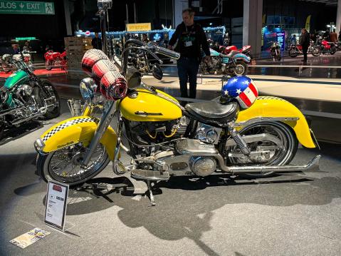 Nro. 109 H-D Shovel FLH 'Köyhä Meksikolainen' vm. 1976 Rakentaja: Rakki Sola