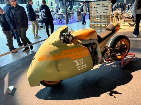 Nro. 211 Suzuki GSX-R 750W 'Dustbin' vm. 1992 Rakentaja: Matias Tetri