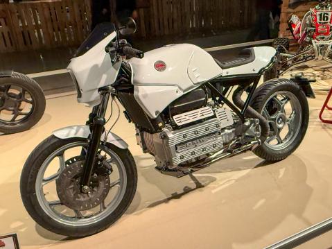 Nro. 212 BMW K100 'The Boss' vm. 1988 Rakentaja: Samu Salokannel