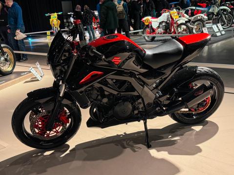 Nro. 218 Suzuki SV1000S vm. 2005 Rakentajat: Jani ja Alex Kuvaja