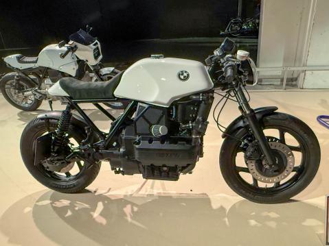 Nro. 222 BMW K100 'Cafe Bayer' vm. 1985 Rakentaja: Michael Lindgren