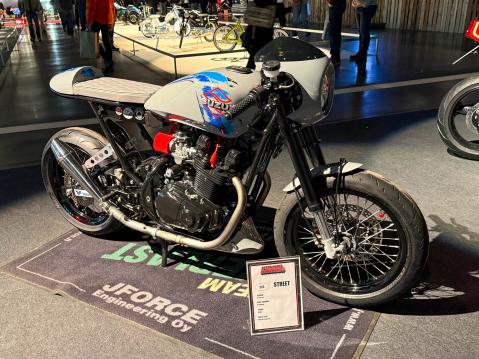 Nro. 223 Suzuki GR650 'G Racer' vm. 1982 Rakentaja: Ville Tervonen