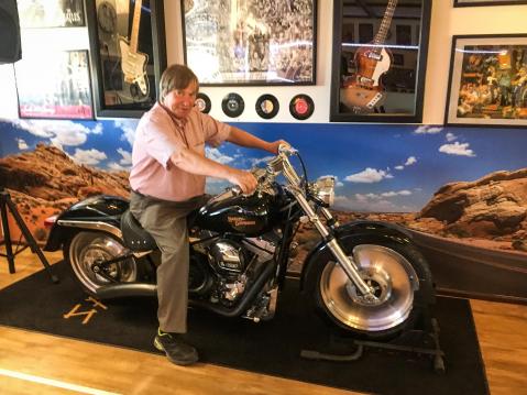 Eero Tamminen hieman toisenlaisen pyörän selässä. Kuva Eero Tammisen arkisto.