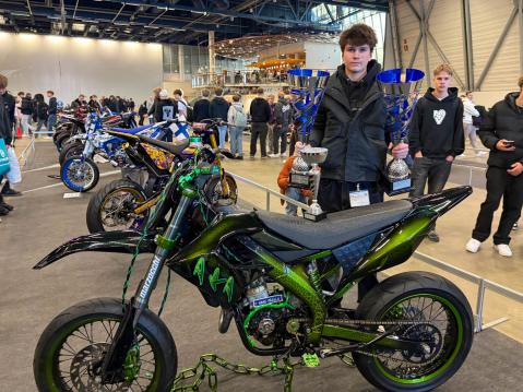 Jesse Salin, Derbi DRD Pro ja kolme pokaalia.