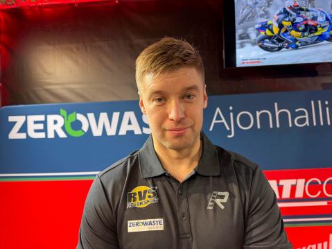 Kostamolla on, ainoana suomalaisena, 'värisuoran verran' palkintoja Macaon katuratakilpailuista.