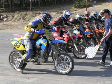 <p>Järjestin myös jäärataleirejä ja olin mukana valmentamassa supermotoa. Jäärataleirit toimivat samalla yhteistyökuvioiden rakentamisessa, jolloin saatiin Cumulus-hotelliketju sponssiksi ja paljon muuta yhteistyökuvioita vahvistettiin.</p>