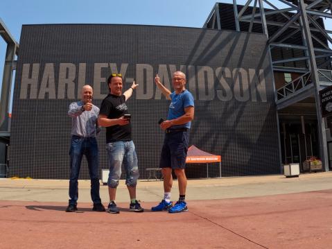 Veräväisen Pekka ja Veli 'Vikke' Tompuri olivat kaksi todella tärkeää henkilöä taustavoimissa kuten Jukka-Pekka Purtilokin (ei kuvassa).