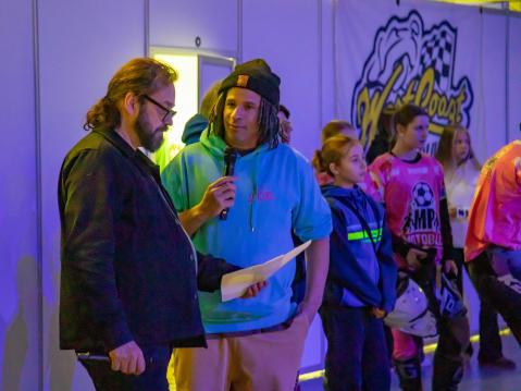 Harri Moisio ja Aleksi Halen lauantain juontopuuhissa. Kuva Antti Tuomela.