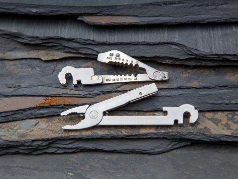 Roxon Flex Titan. Johtojen kuorintatyökalu ja pihdit.