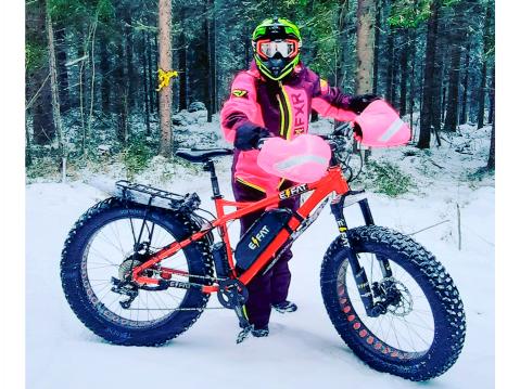 Jäntin harrastuksiin kuuluu lisäksi pyöräily, millä tuorein tapaturma sattui.