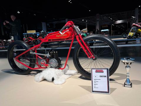 Janne Juntusen rakentama pöyrä palkittiin tänäkin vuonna Petrol Circuksessa.  