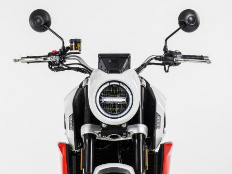 Valot on toteutettu LEDein.