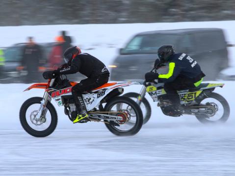 # 88 Aatos Pirttinen ja #51 Miklas Salminen. Kuva: Juhani Lind