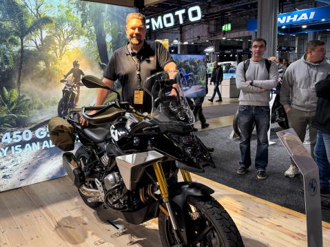 Vuosimallin 2026 BMW F 450 GS. Esittelemässä Tapio Rouhiainen. Kuva Erkki Mäki.