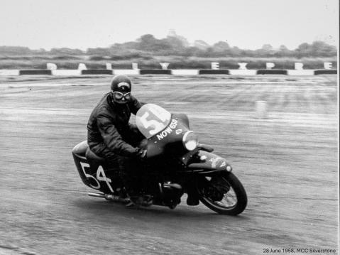 1955 Vincent Series D Black Knight Schmaltz 998cc kisaamassa.