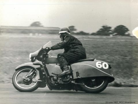 1955 Vincent Series D Black Knight Schmaltz 998cc kisaamassa