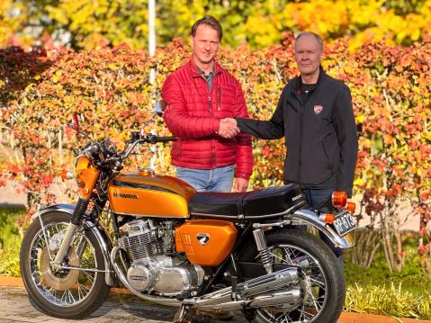 Ensi kesänä Lasse ajelee Jari Lehtisen hänelle entisöimällä Tuutti-Hondalla.