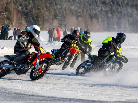 #51 Miklas Salminen,#24 Toppas Kesti ja #88 Aatos Pirttinen. Kuva: Kiia Salminen