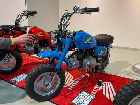 Honda Monkey Z50JZ vm. 1981 Ensimmäinen Hondan valmistama Suomi-versio pienemmillä jarruilla ja pelkistetyillä sähköillä.  Omistaja: Petri Rantanen 