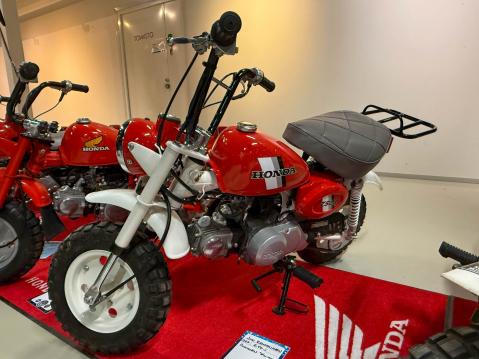 Honda Monkey Z50J vm. 1987 Punainen 'välimalli' Omistaja: Jari Kemppainen