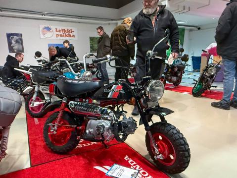 Honda Monkey Z50J vm. 1989 Entisöity 2020, samassa talossa vuodesta 1991 Omistaja: Ville-Matias Mäkelä