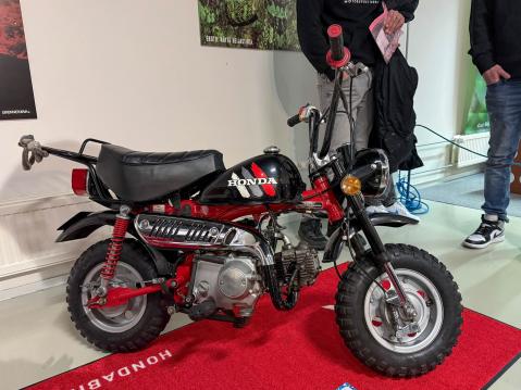 Honda Monkey Z50JN vm. 1999 Originaali viimeisen vuosikerran Monkey. Omistaja: Helmi Mäkinen