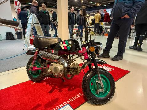 Honda Monkey Z50JN vm. 1996 Alkuperäiskuntoinen viimeisen vuosimallin Suomi-Monkey. Omistaja: Aatu Karvinen