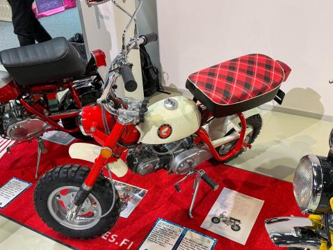 Honda Monkey Z50A K1 vm. 1969 'Preproduction' mopo. Tämä malli on nähtävissä Hondan käyttöohje-, sekä korjaamokäsikirjoissa 'General Export type' -mopona, mutta se ei päässyt koskaan tuotantoon. Kyseinen yksilö on replica tästä 'pre production' -mallista. Omistaja: Ralf Ekström