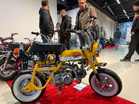 Honda Monkey Z50A K2 vm. 1975 Brandt:n maahantuoma. Rakennettu omaa silmää miellyttäväksi koristeeksi. Omistaja: Tomi Naaramo