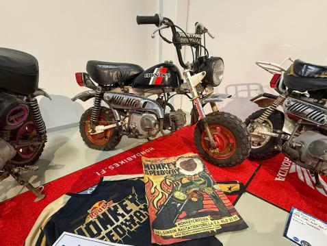 Red Bull järjesti vuonna 2005 Helsingin Rautatientorilla Monkey Speedway -tapahtuman. Torille rakennettiin stdioncross -tyyppinen rata hiekasta ja autonrenkaista. Nämä mopot olivat Team Hondan:n kalustoa.