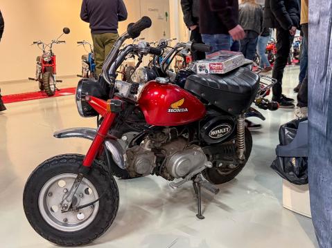 Monkey Japan vm. 1979 Metallin punainen 3 vaihteinen. Omistaja: Pohjola