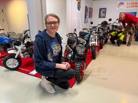 Monkeyversumin näyttelypäällikkö Anni Antila.