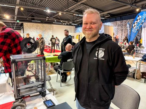 Teemu Hyytiäisen löytää Facebookista osoitteesta acebookista Teemu's Creative Garage.