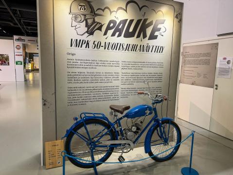 Mobiliassa on nähtävissä myös Veteraanimoottoripyöräkerhon 50 v juhlanäyttely viela huhtikuun puoliväliin asti.