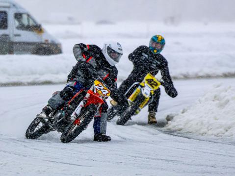 #24 Topias Kesti ja #42 Kari Vehiniäinen. Kuva: Kiia Salminen