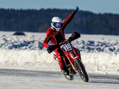 Voittajan tuuletus. Kuva: Kiia Salminen