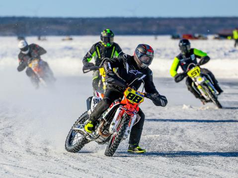 #88 Aatos Pirttinen, #24 Topias Kesti ja #51 Miklas Salminen. Kuva: Kiia Salmela