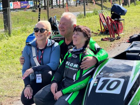 Ulkomaalaisista sivuvaunutiimeistä, Jord Klok (kuvassa keskellä) ja Carmen Laudy (oik.) ovat Imatranajon vakiovieraita.